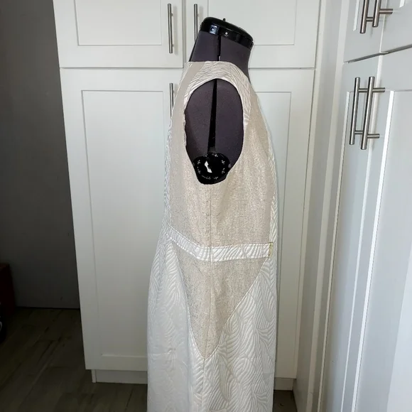 Elegant Cream Sleeveless Dress - Picture 4 of 5